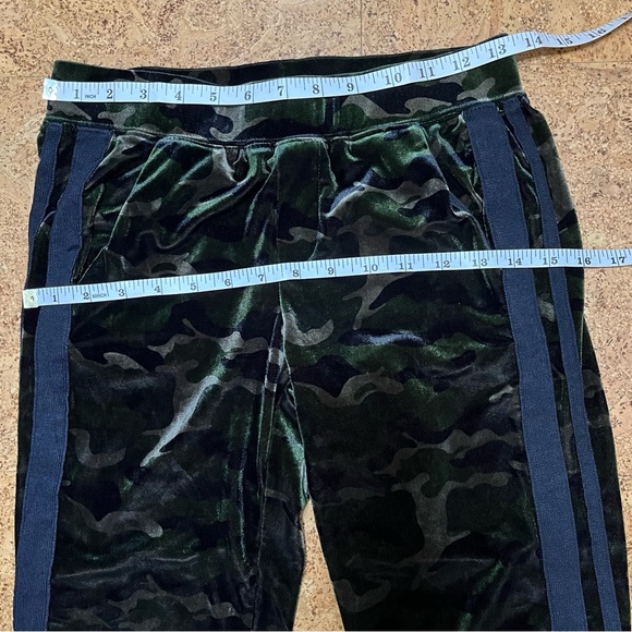 Pam & Gela Camouflage Velvet Track Pants in Sz XS/0 - Picture 11 of 15